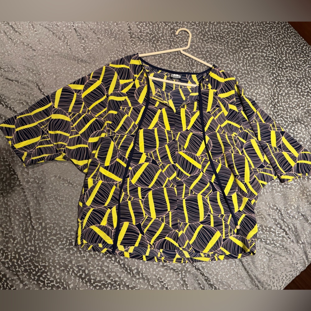 Manuheali'i Navy and Yellow Tropical Print